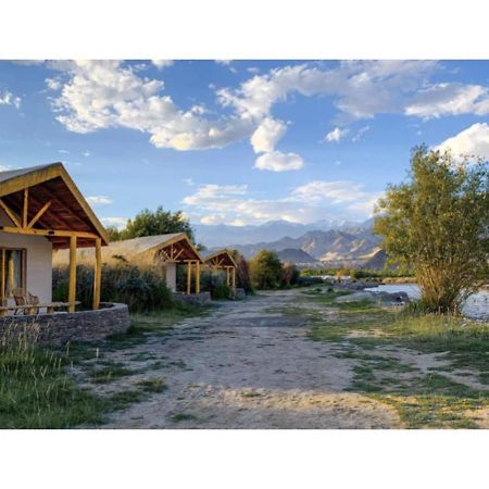 The Indus River Camp Лех Екстериор снимка