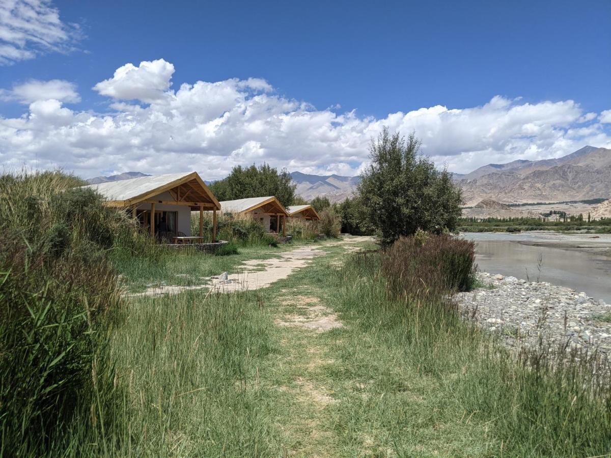 The Indus River Camp Лех Екстериор снимка