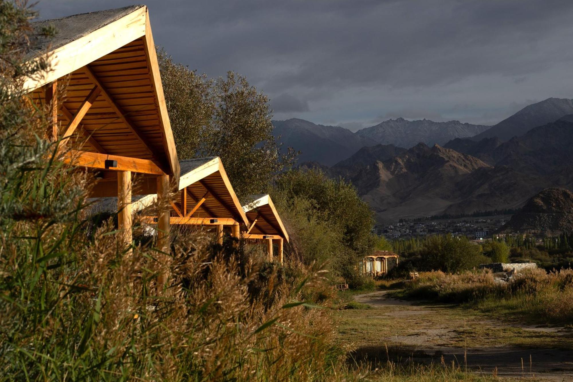 The Indus River Camp Лех Екстериор снимка